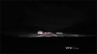 实拍视频汽车驾驶员夜晚在道路行驶过程第一视角