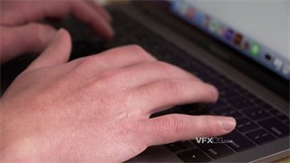 实拍视频用笔记本电脑键盘输入工作所需内容4K分辨率