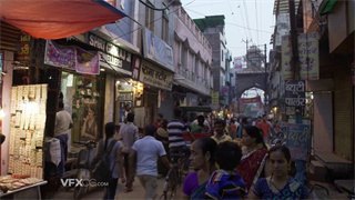 实拍视频印度街道小巷各类商品琳琅满目人群搭乘交通工具来往