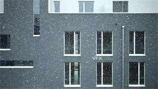 实拍视频鹅毛大雪漫天飞舞在灰色背景楼房衬托下更为美丽