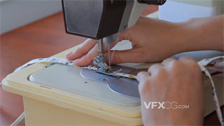 实拍视频工人用缝纫机仔细认真缝制带有图案口罩