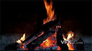 实拍视频用木炭点燃起熊熊火焰温度骤升御寒取暖