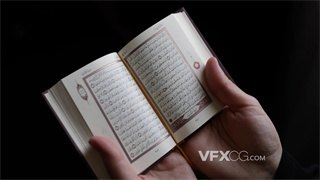 实拍视频虔诚信教者双手捧着古兰经书认真研读