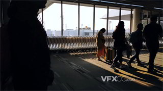 实拍视频泰国曼谷机场乘客去机坪登机专用通道