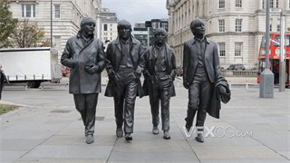实拍视频英国利物浦著名摇滚乐队披头士雕塑