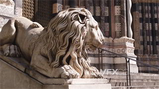 实拍视频欧洲建筑风格教堂门外狮子雕像环绕运镜特写拍摄