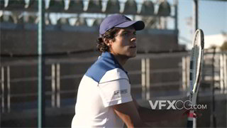 实拍视频综合运动镜头拍摄网球选手专注接球特写