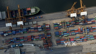 4k 由近及远俯瞰整个大型集装箱货运港口航拍视频