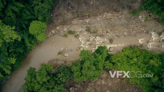 4K山间河流穿越雨林河道特写航拍视频