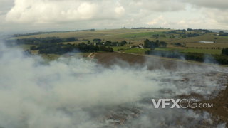 4K农牧场燃烧植被使其烟雾滚滚的航拍实拍视频