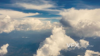 翱翔于天空中穿梭于厚实的白云之间的实拍视频