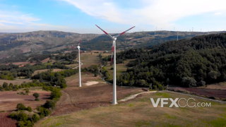 小型风力发电机的由近到远的航拍实拍视频