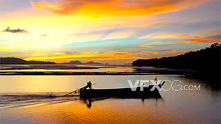 4K超清夕阳黄昏下行驶的渔船实拍视频