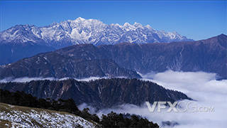 壮观高原峡谷雪山云海涌动风景延时视频