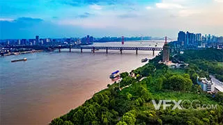 武汉城市大气长江大桥建筑实拍视频