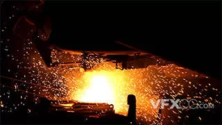 制造工艺火把切割钢坯火花实拍视频