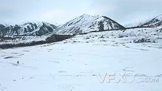 雪山冰封天山冬季白色雪景实拍视频