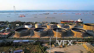 江边石油化工企业油罐区实拍视频