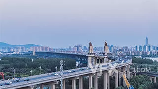 实拍南京长江大桥车流日转夜延时摄影