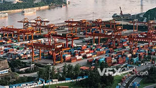 港口龙门吊作业物流繁忙延时货运视频素材