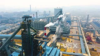 航拍现代工业工厂全貌化工烟雾实拍视频